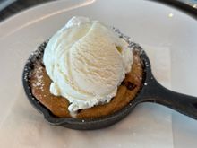 Chocolate chip skillet cookie (Vanilla ice cream)