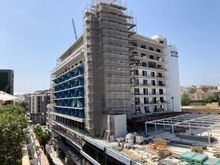 The Voco in majestic glory, to the right the outer edge of the Hyatt Regency 
