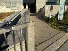 Shortcut to Hotel involving stairs 