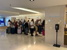 A fresh batch of Holland America Cruisers checking in, eavesdropping they mentioned flying in from LHR with BA after transfering from AA as part of Holland Americaflight ease cruise package