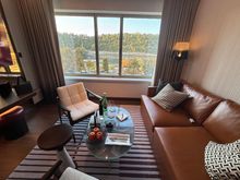 River suite living room 