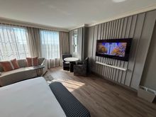 Base King room