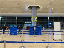 Arriving at TLV, just before check-in. Crowds flowed in soon afterwards.
