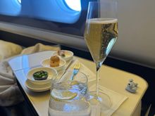 Canapés and drinks served shortly after wheels up. 