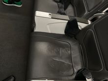 No trays fitted to the middle seat