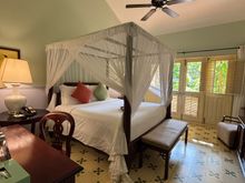 Classic Villa Bed 