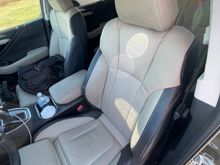 Front seats (notice the thigh extensioner)