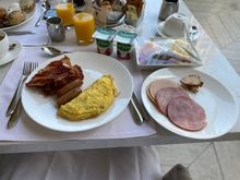 Decent breakfast - avoid the cold meats, which all seem to be awful in the UAE in general (go to the Alfonso in Seville for real breakfast meats)