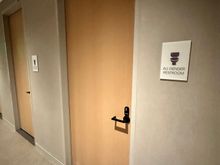 A Club wonderful private stalls