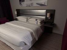USB.a ports available next to the bed