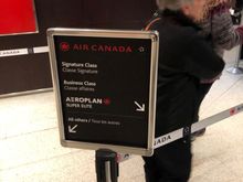 SE and business class pax get priority entry.