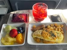 MIA-EWR omelet (don't seem to have saved my preorder menu on this one) with chicken sausage and potatoes