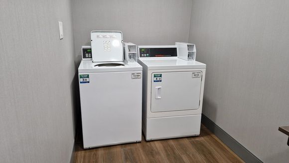 The guest laundry is available from 6 am until 10 pm, the machines are $2.00 and $2.25 (the one on the right, I think it is the dryer). They have two of each.