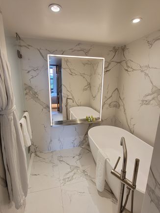Separate tub