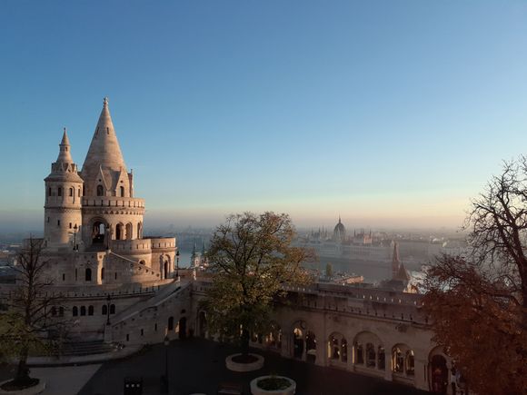 View towards the Parliament at 0708   30 mins after sunrise)