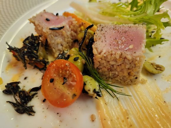 The tuna also pretty good.  