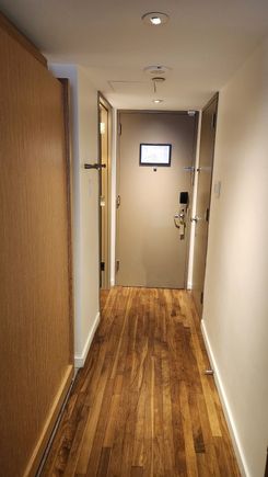 Georgetown Suite entry hallway, adjoining door is on the right.