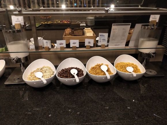 Holiday Inn Express Düsseldorf City North / Breakfast