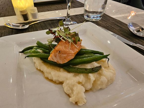 Polaris lounge salmon very good. Mashed potatoes excellent.  Would recomend this dish.