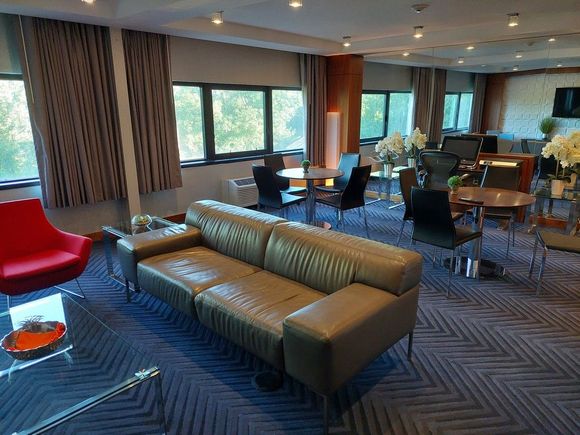 Concierge Lounge / Crowne Plaza Princeton Conference Center