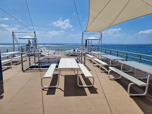 Pontoon: top deck