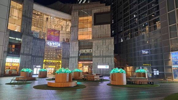 Outside the Caretta shiodome. prior to covid i remember they had a tree and played disney themed music ( ie from Beauty and the Beast)