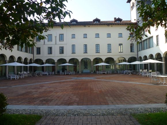 Courtyard entry to conference area