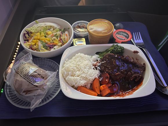 10/5 ORD-AMS
Much confusion with pax behind me over whether ‘spare ribs’ was beef or pork.  Purser didn’t know. 
Would be great economy meal, ok PP meal, and is embarrassing business class meal.  

Amenity kit was the 2018-19 era blue square bag with Sunday Riley products and coupon expiring in 2020.