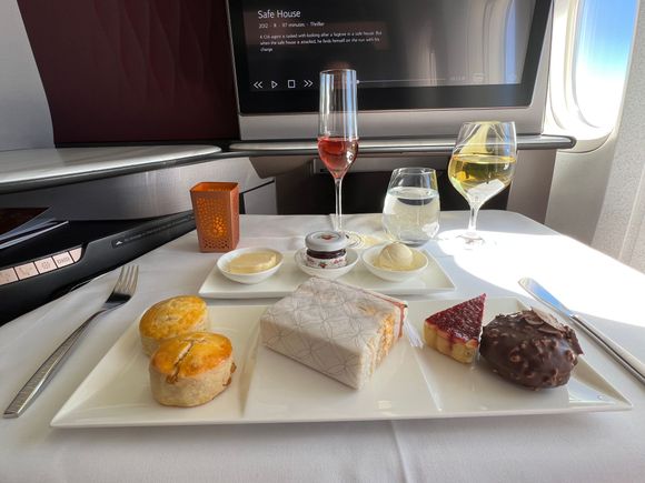 Afternoon tea post-takeoff (4/5)