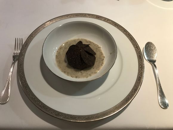 Comte soufflé with black truffle 