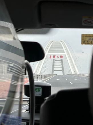 Crossing the Lupu bridge into Pudong.  Surprisingly light traffic 😂