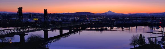 Sunrise in Portland.  Waterfront Marriott 