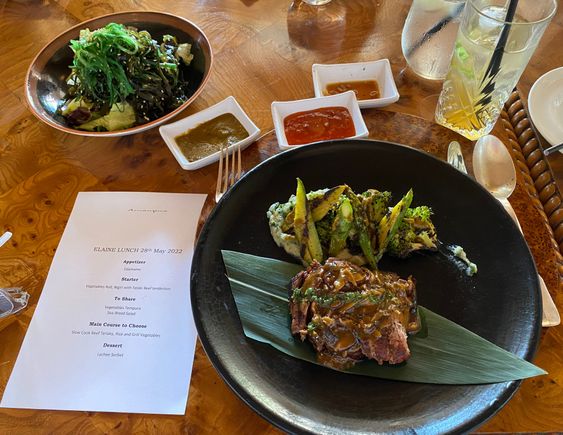 Steak & seaweed salad