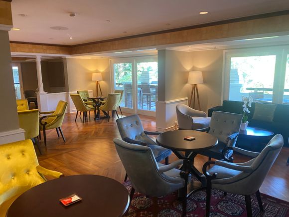 It’s a nice space but it’s no club lounge.