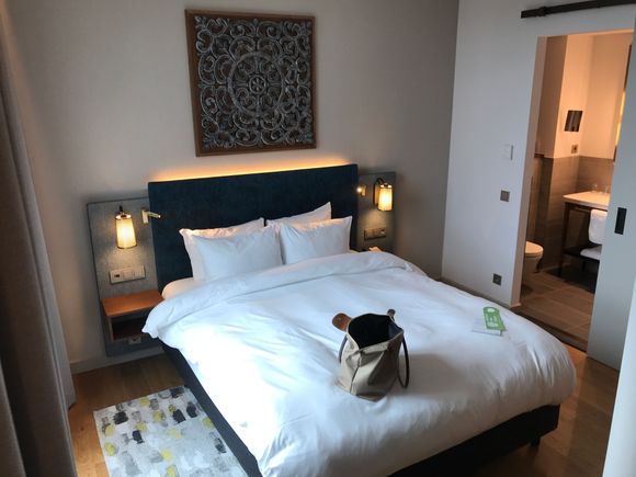 Bed has usb & electric outlets on the side 