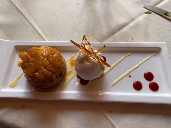 Pineapple upside-down cake