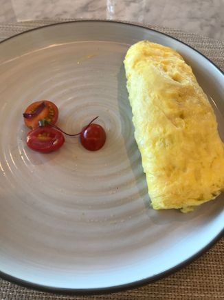 I ordered a spinach and Swiss omelet.