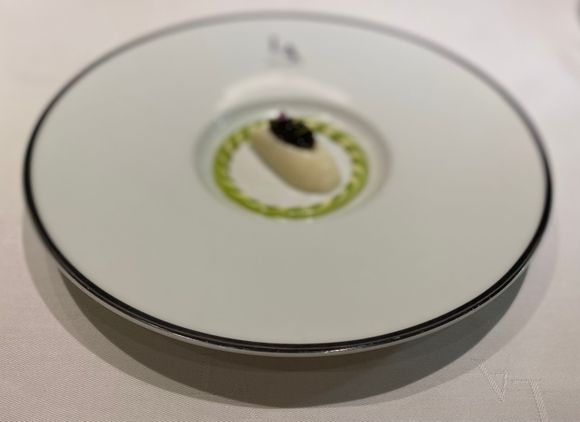 Amuse bouché 2 - asparagus & caviar