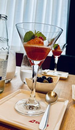 Strawberry sorbet with champagne