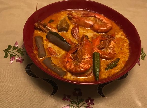 Indonesian prawn curry 