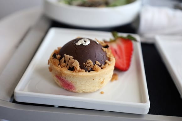 Air France Light snack, DXB-CDG, October 2022
"chocolate treat; assorted fresh fruit”