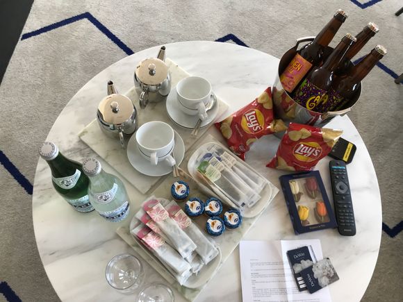 My customized InnerCircle welcome amenity:
- complete tea set
- IPA beers
- chocolate tulips
- crisps
