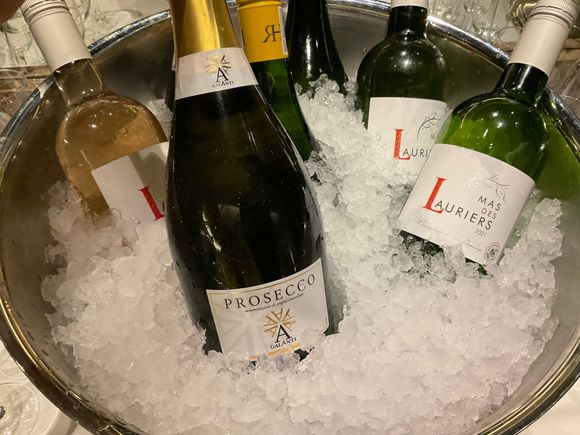 A bubbly, rosé & white