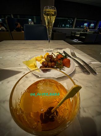After a nice nap and also walked from the end of G terminal and cover the entire areas of United, Alaska and Delta terminal areas (7,000+ steps), I sat down for my pre departure meal knowing United is still serving crappy meals in flight 