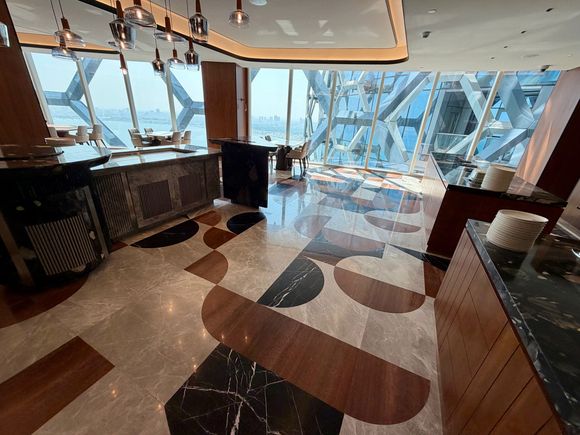 Executive lounge - dining area