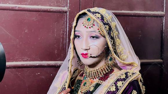 The bride is ready to leave. 