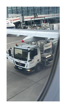 It appears they are topping up with fuel.
The pilots have timed out so new ones coming.
