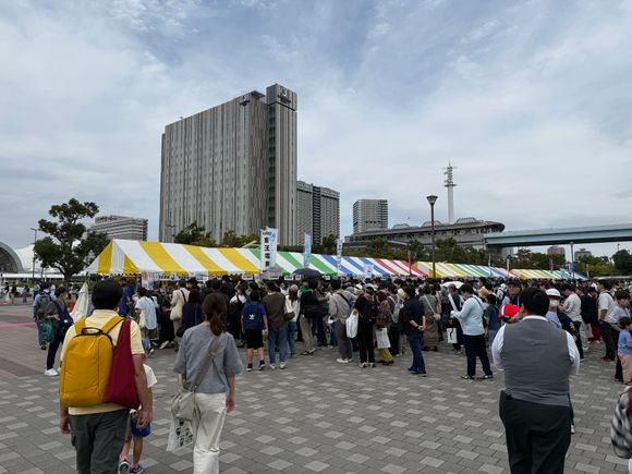 A nearby event on Sunday afternoon was busy, but didn’t seem to affect the hotel or hotel restaurants 