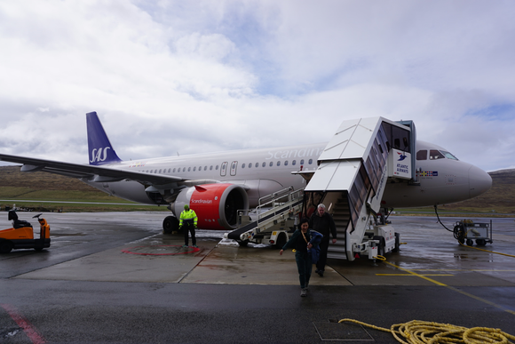 Disembark on right side!