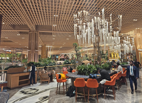 080 Lounge -- international gates